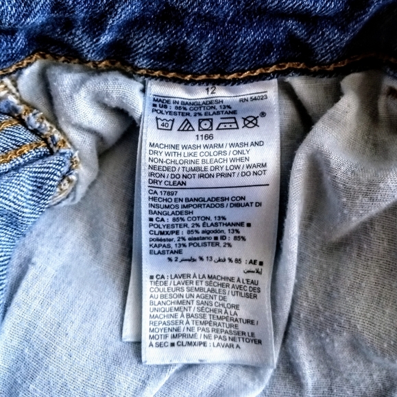 ⭐Bundle 5 for 25 of anything marked with a star. Old Navy Blue Jeans - Picture 6 of 6